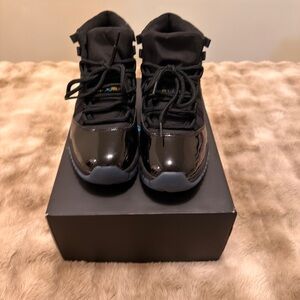 Gamma 11 Jordan Black and Blue Sneakers